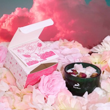 Crystal Floral rožių kvapo žvakė – The Lovers Hop Hare